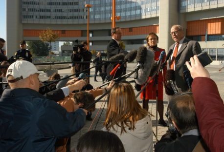 Dr Hans Blix giving press statement from the IAEA